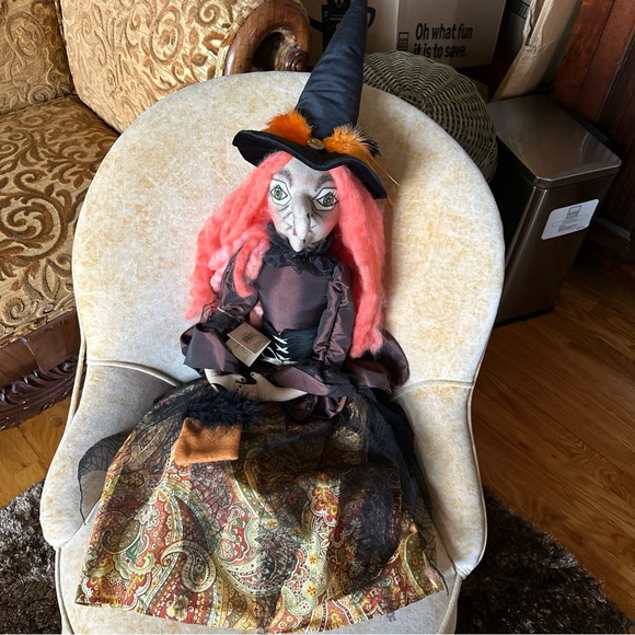 Brand new Joe Spencer’s gathered traditions, Elfreda Witch Doll. 
New with Tag. - Picture 2 of 8
